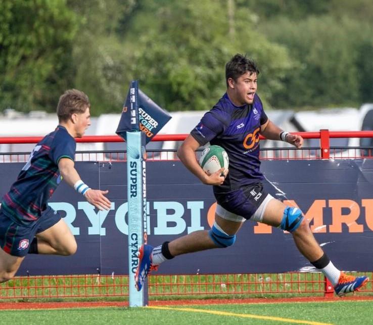 Harvey Thomas scores a super-try